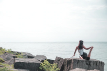 Lade das Bild in den Galerie-Viewer, Vi har online kurs i Mindfulness og Mindful Yoga. Les mer på Mindandbody.no